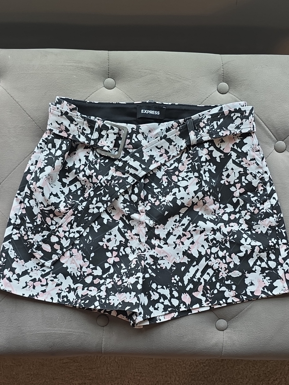 Express Black Floral High-Waist Belted Women's Shorts